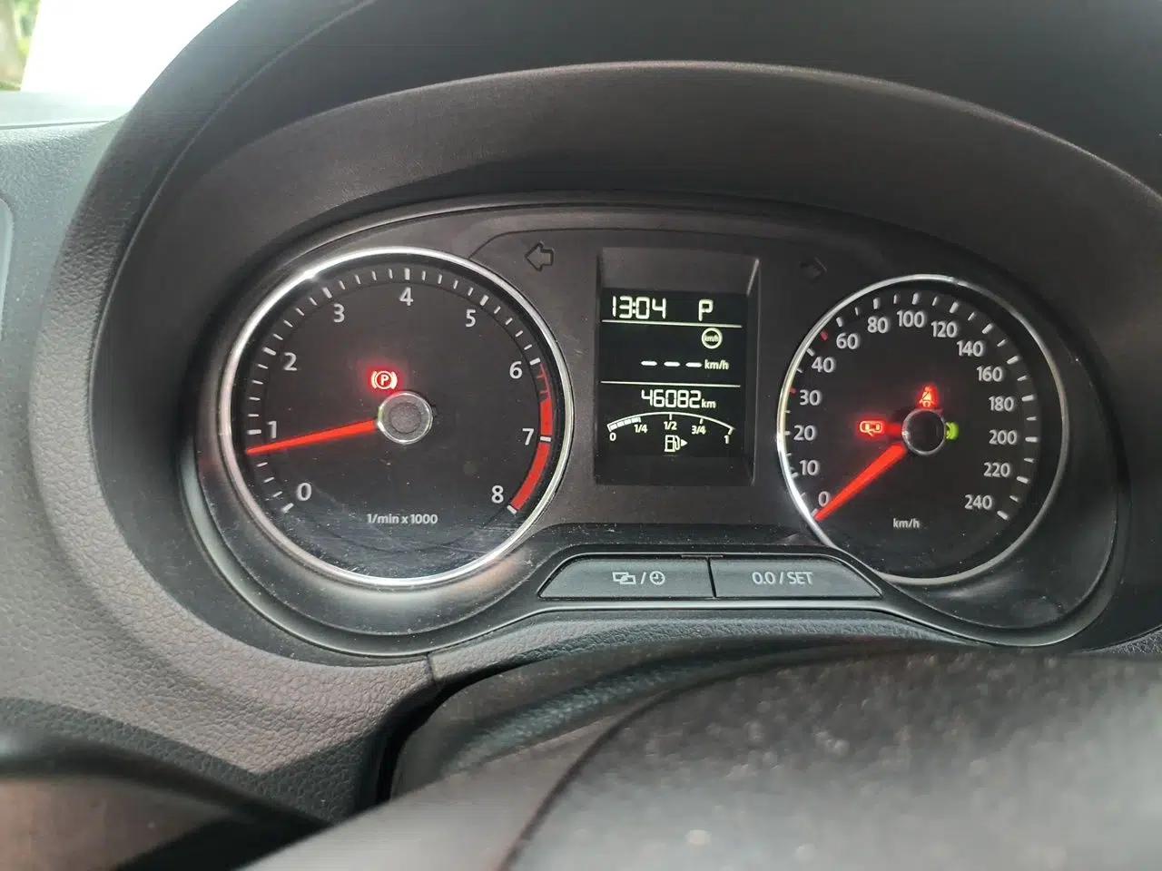 Volkswagen Polo 2014 1.6L Automatic Comfort Edition — миниатюра 9