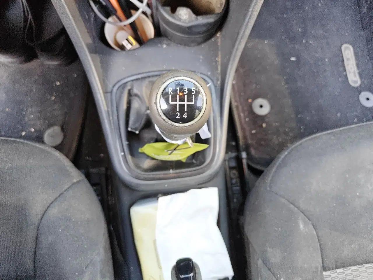 Volkswagen Polo 2011 1.4L Manual ZhiLe Edition — миниатюра 14