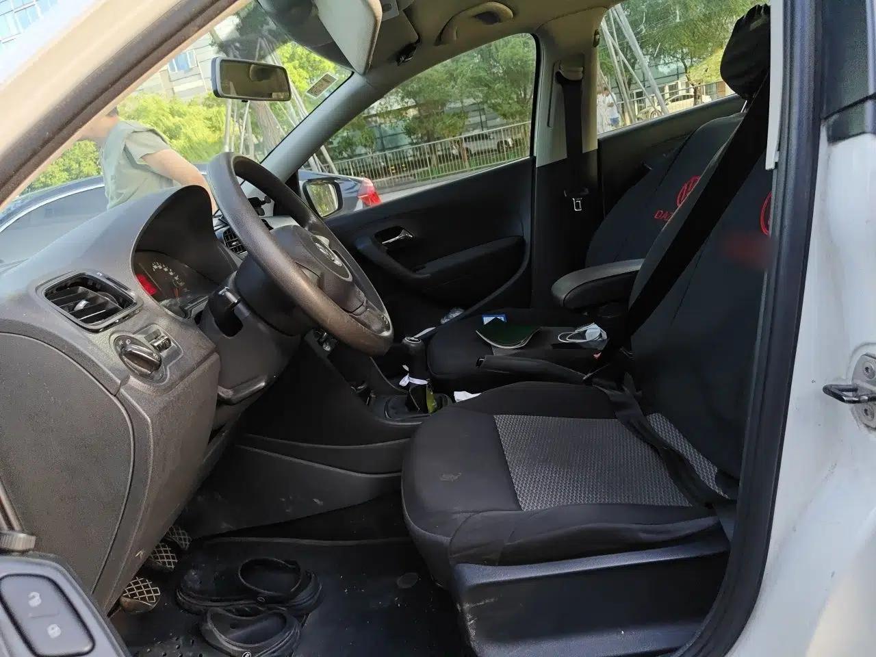 Volkswagen Polo 2011 1.4L Manual ZhiLe Edition — миниатюра 15
