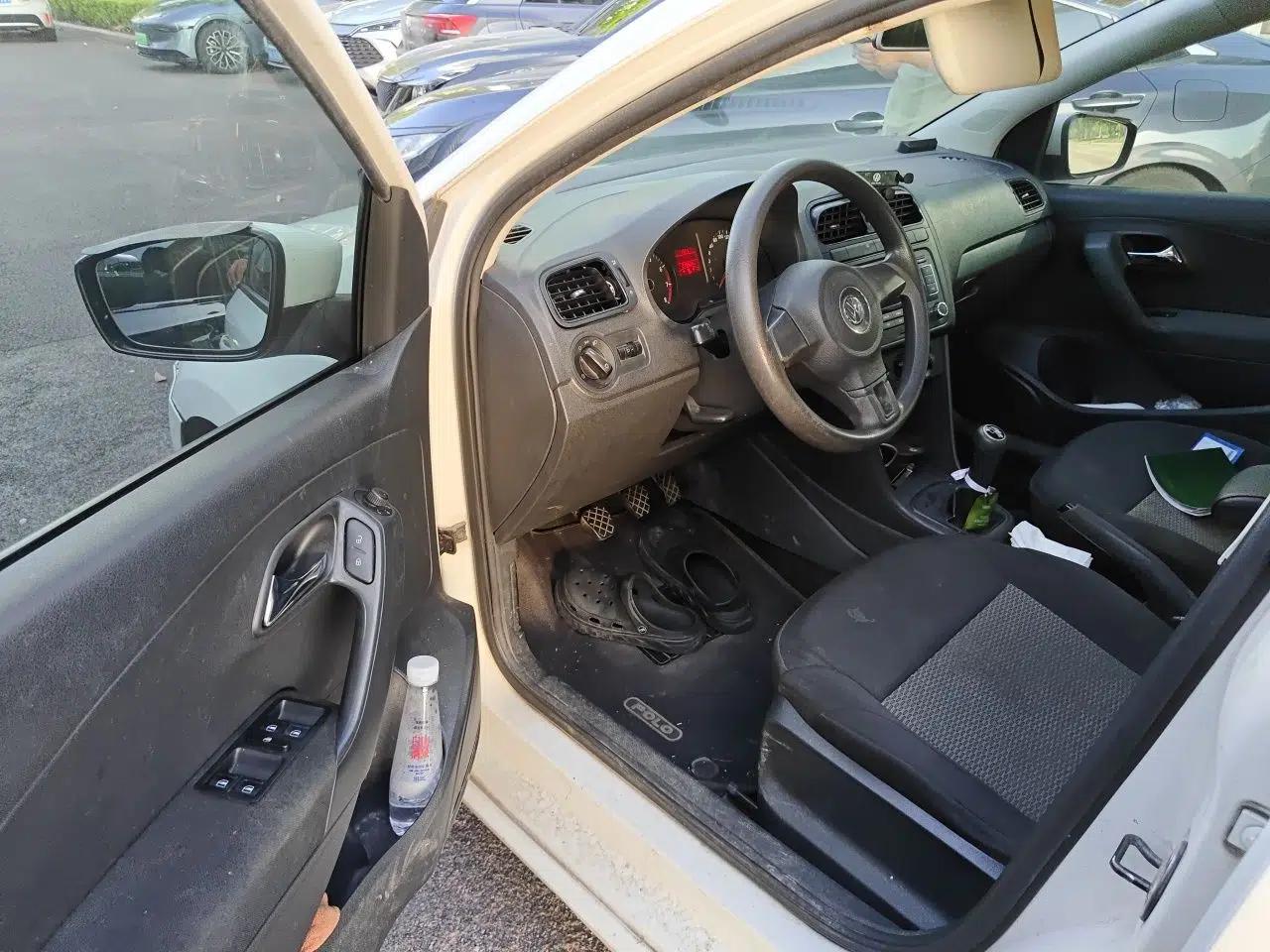 Volkswagen Polo 2011 1.4L Manual ZhiLe Edition — миниатюра 16