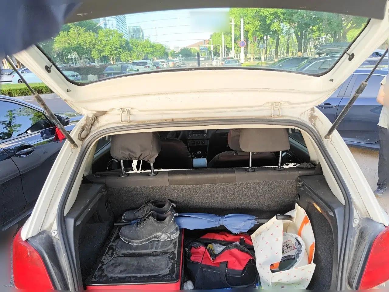 Volkswagen Polo 2011 1.4L Manual ZhiLe Edition — миниатюра 19