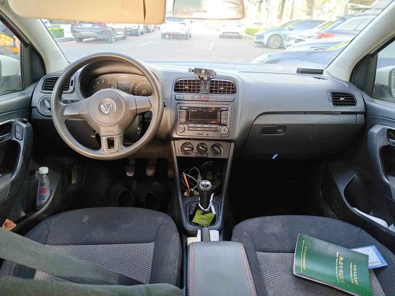 Volkswagen Polo 2011 1.4L Manual ZhiLe Edition — миниатюра 9