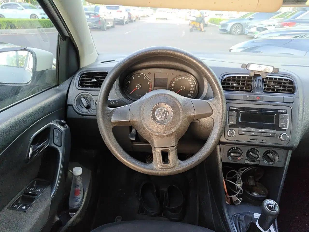Volkswagen Polo 2011 1.4L Manual ZhiLe Edition — миниатюра 10