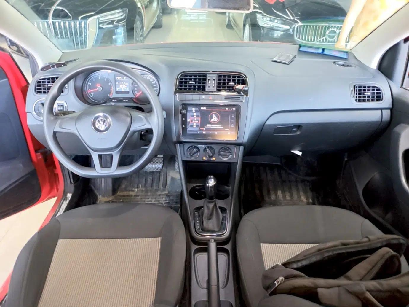 Volkswagen Polo 2016 1.4L Automatic Trendy Model — миниатюра 12