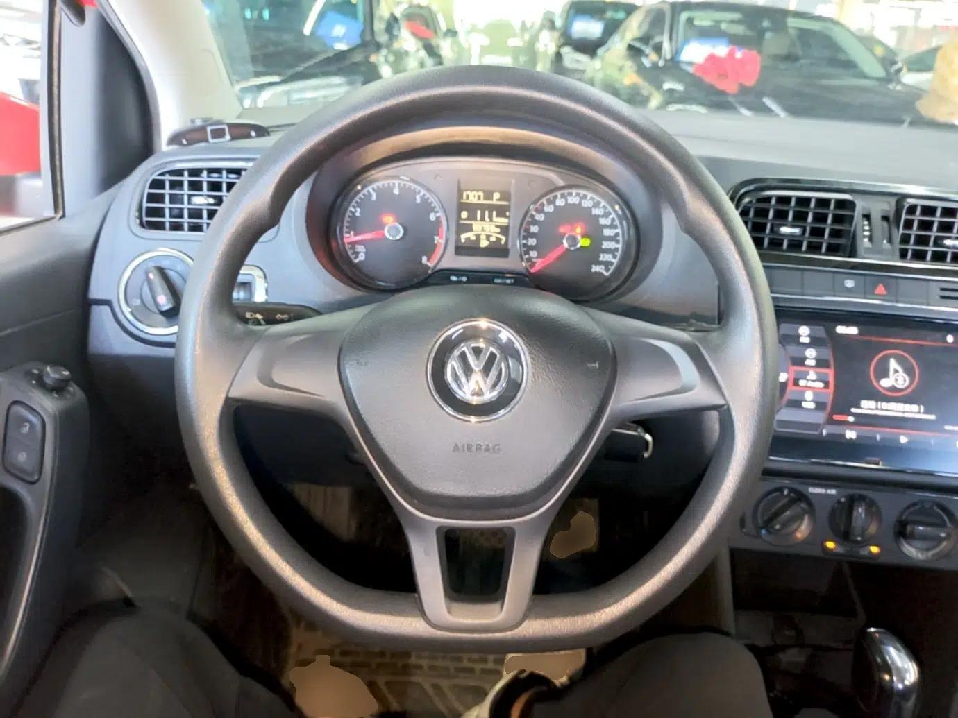 Volkswagen Polo 2016 1.4L Automatic Trendy Model — миниатюра 13