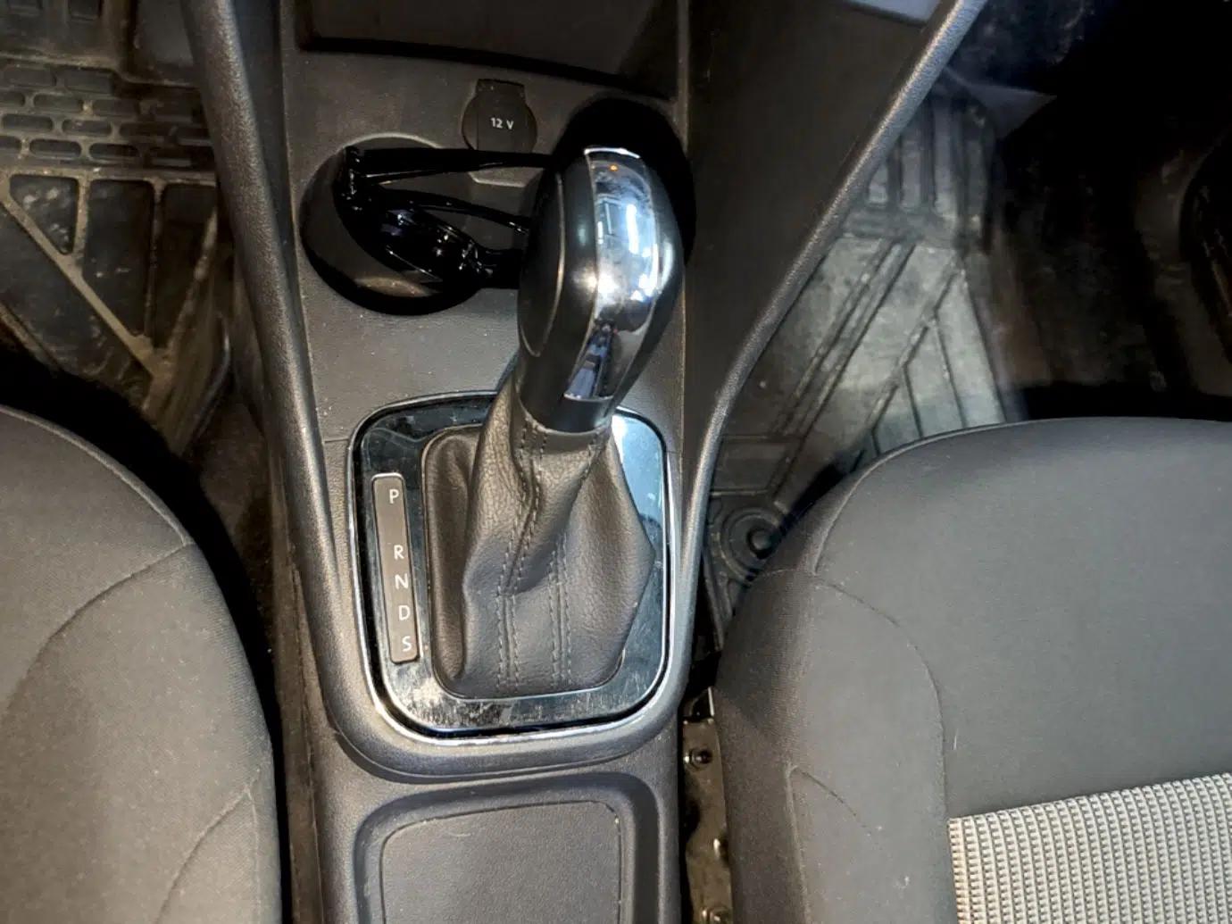 Volkswagen Polo 2016 1.4L Automatic Trendy Model — миниатюра 16