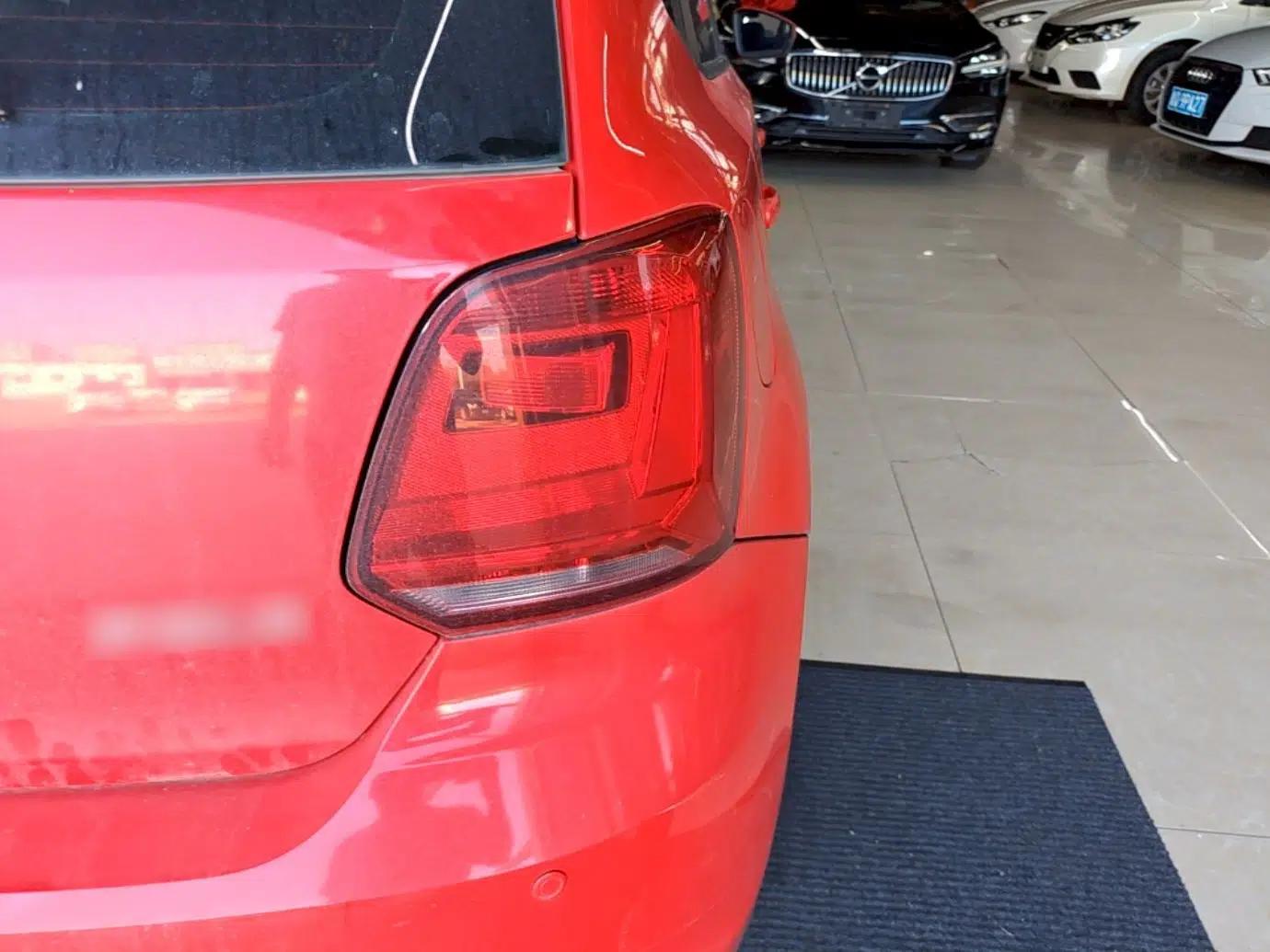 Volkswagen Polo 2016 1.4L Automatic Trendy Model — миниатюра 9