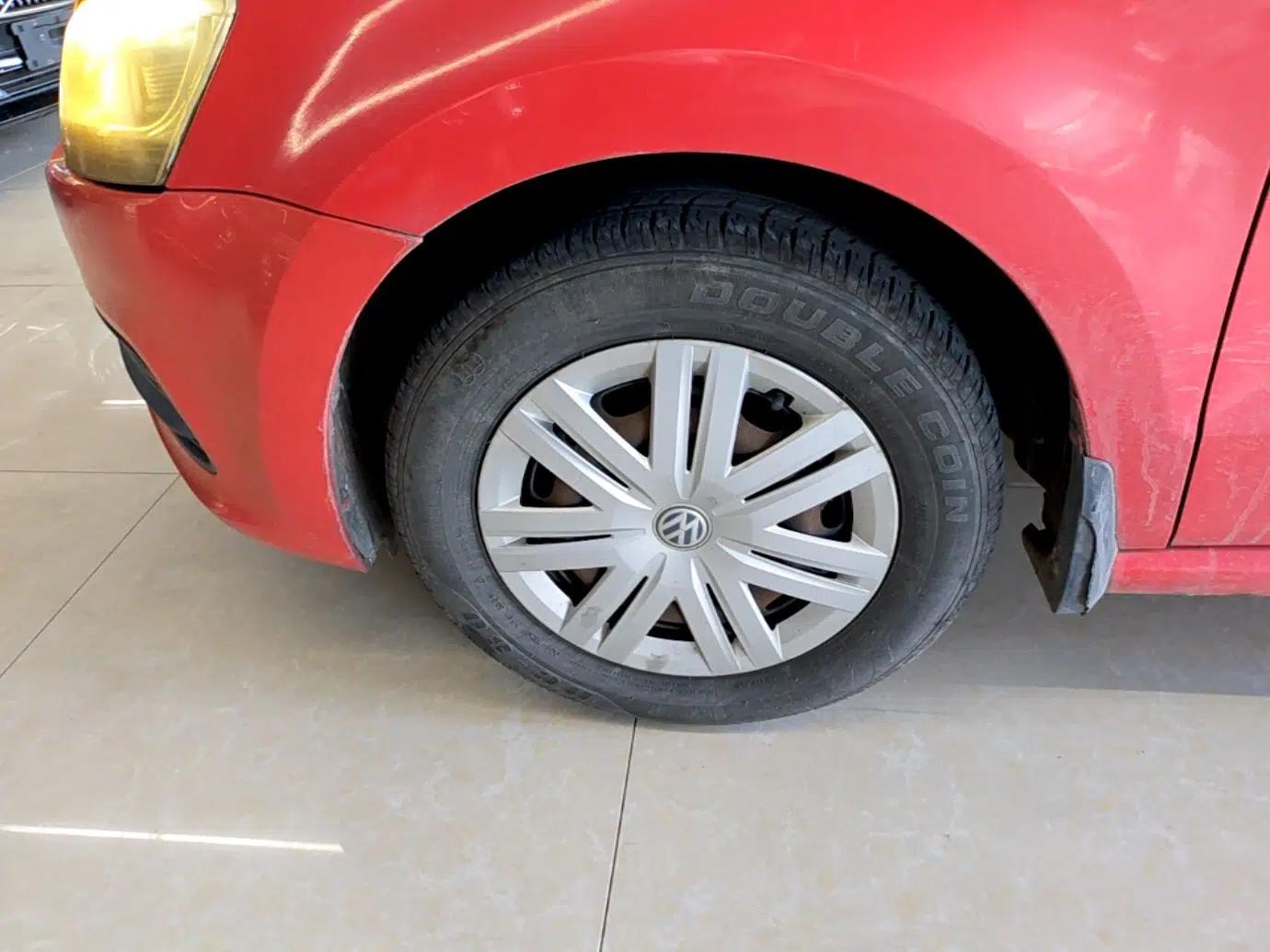 Volkswagen Polo 2016 1.4L Automatic Trendy Model — миниатюра 10