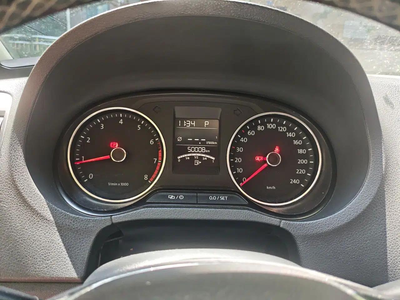 Volkswagen Polo 2014 1.6L Cross Polo Automatic — миниатюра 11