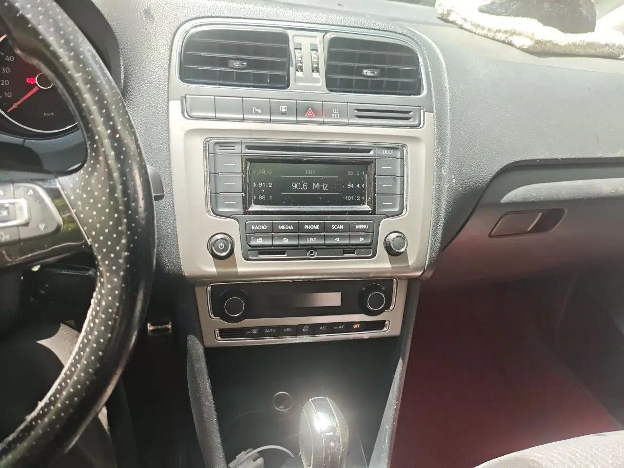 Volkswagen Polo 2014 1.6L Cross Polo Automatic — миниатюра 13