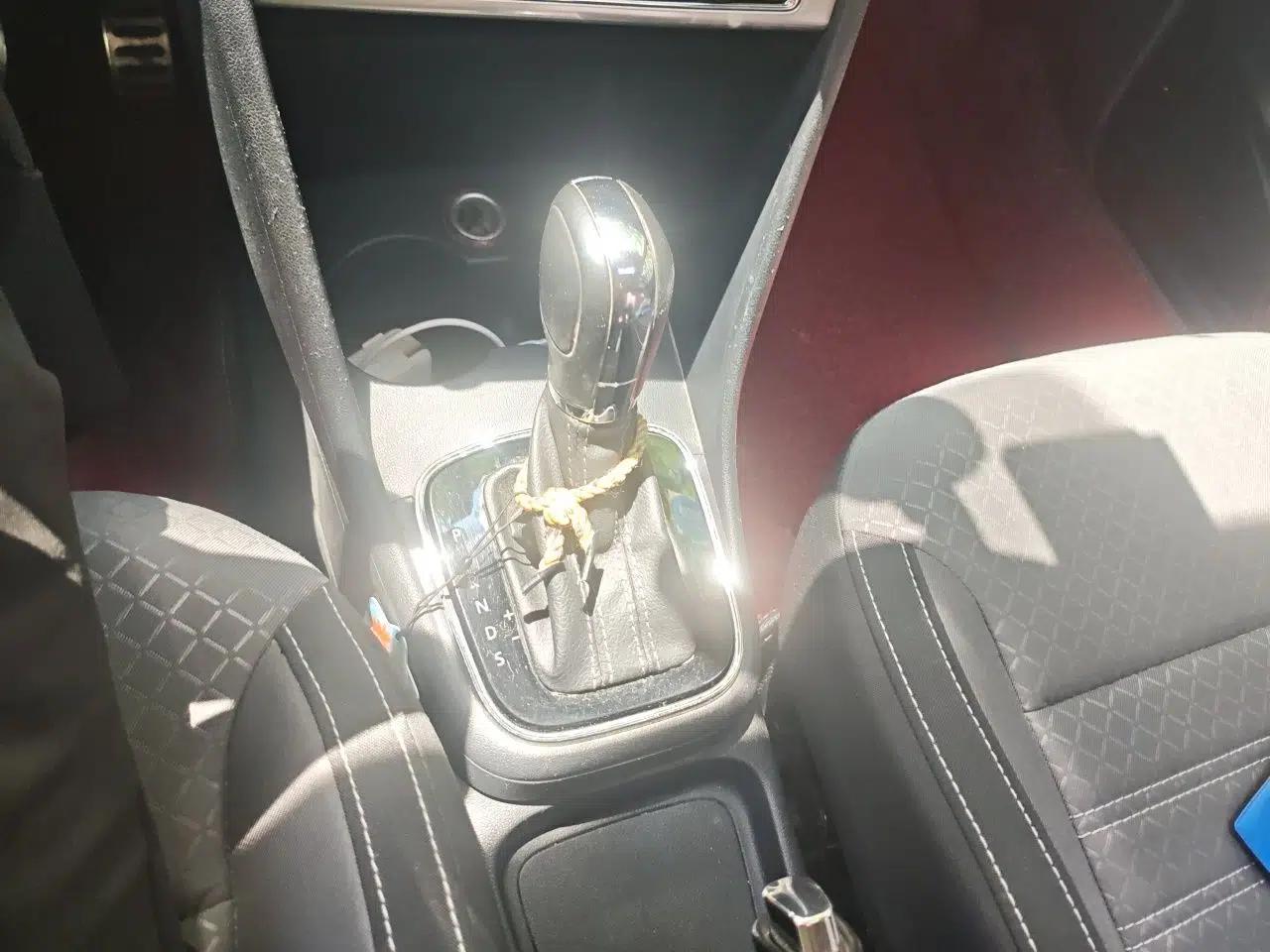 Volkswagen Polo 2014 1.6L Cross Polo Automatic — миниатюра 14
