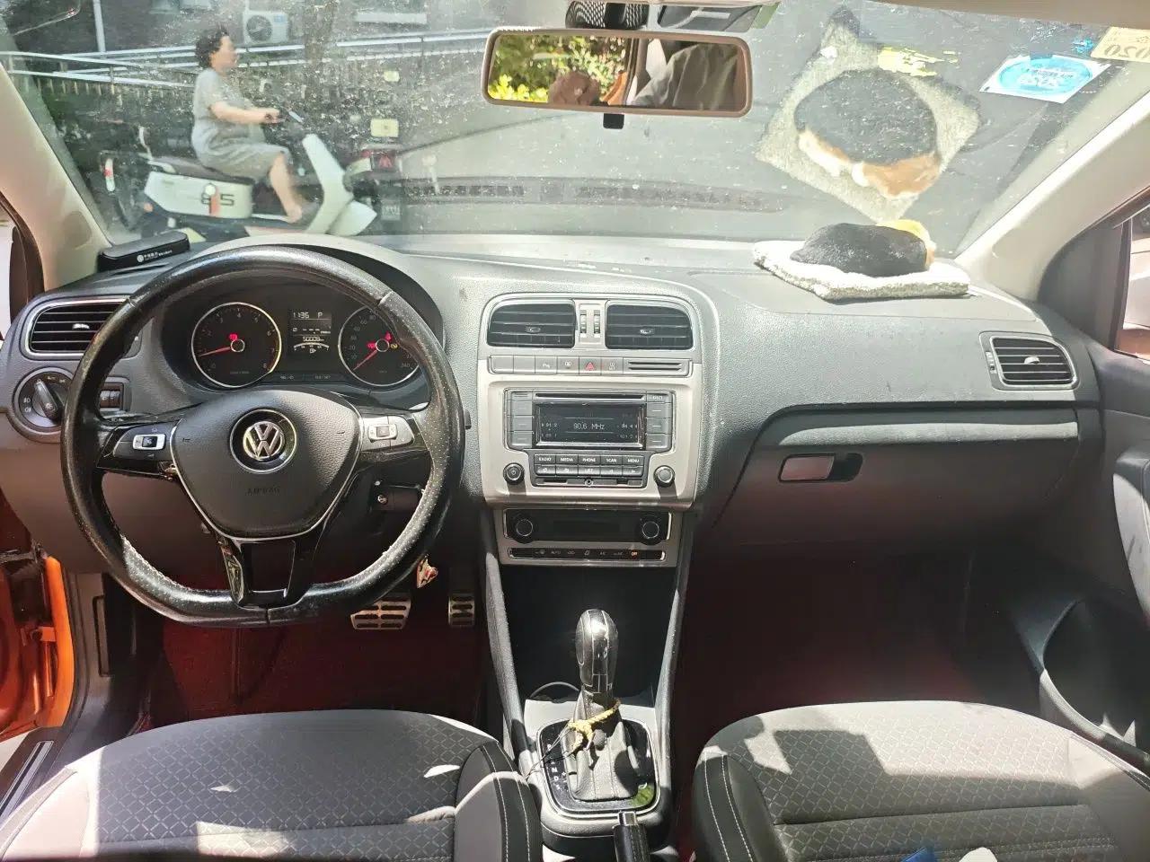 Volkswagen Polo 2014 1.6L Cross Polo Automatic — миниатюра 9