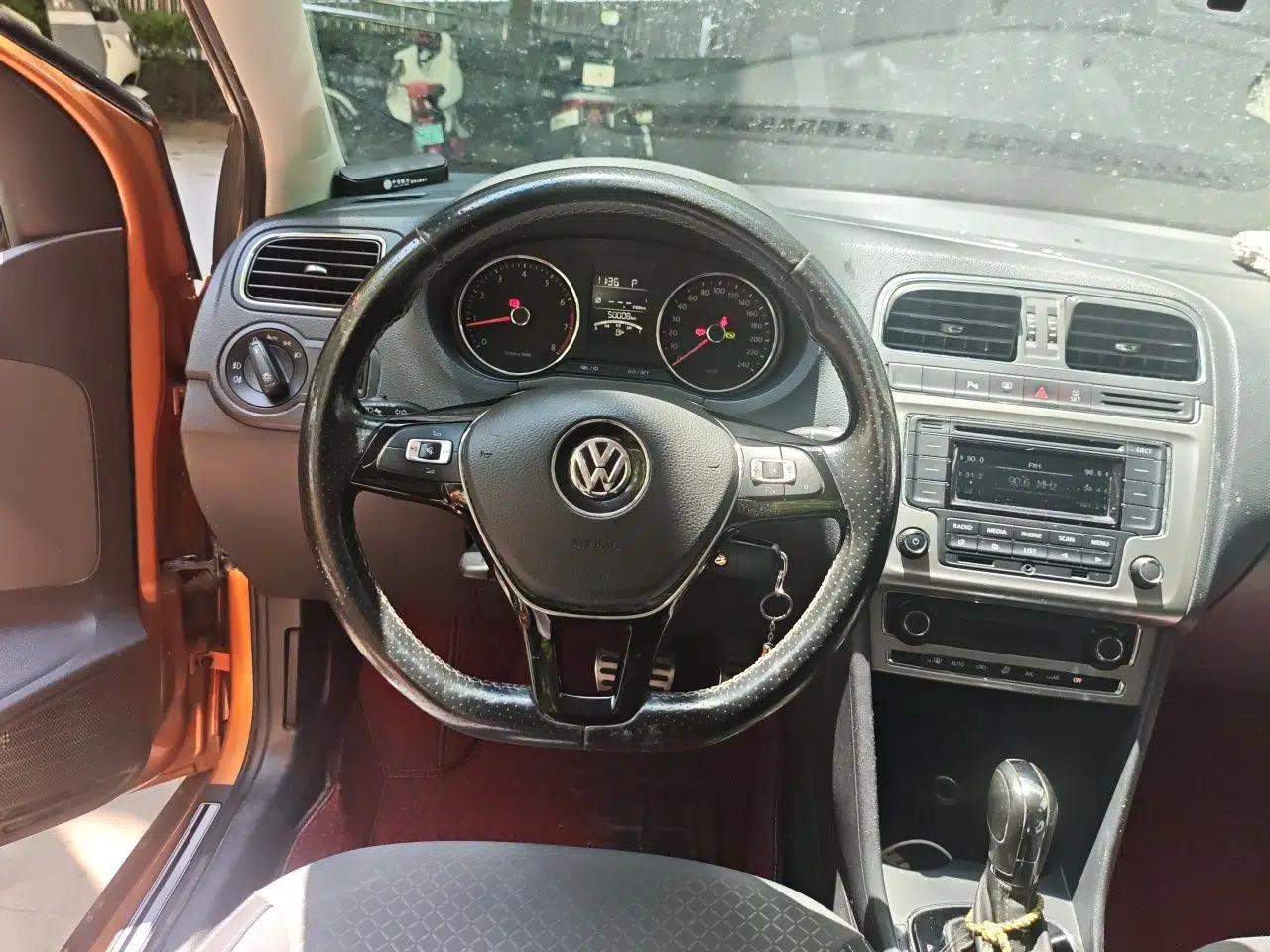 Volkswagen Polo 2014 1.6L Cross Polo Automatic — миниатюра 10