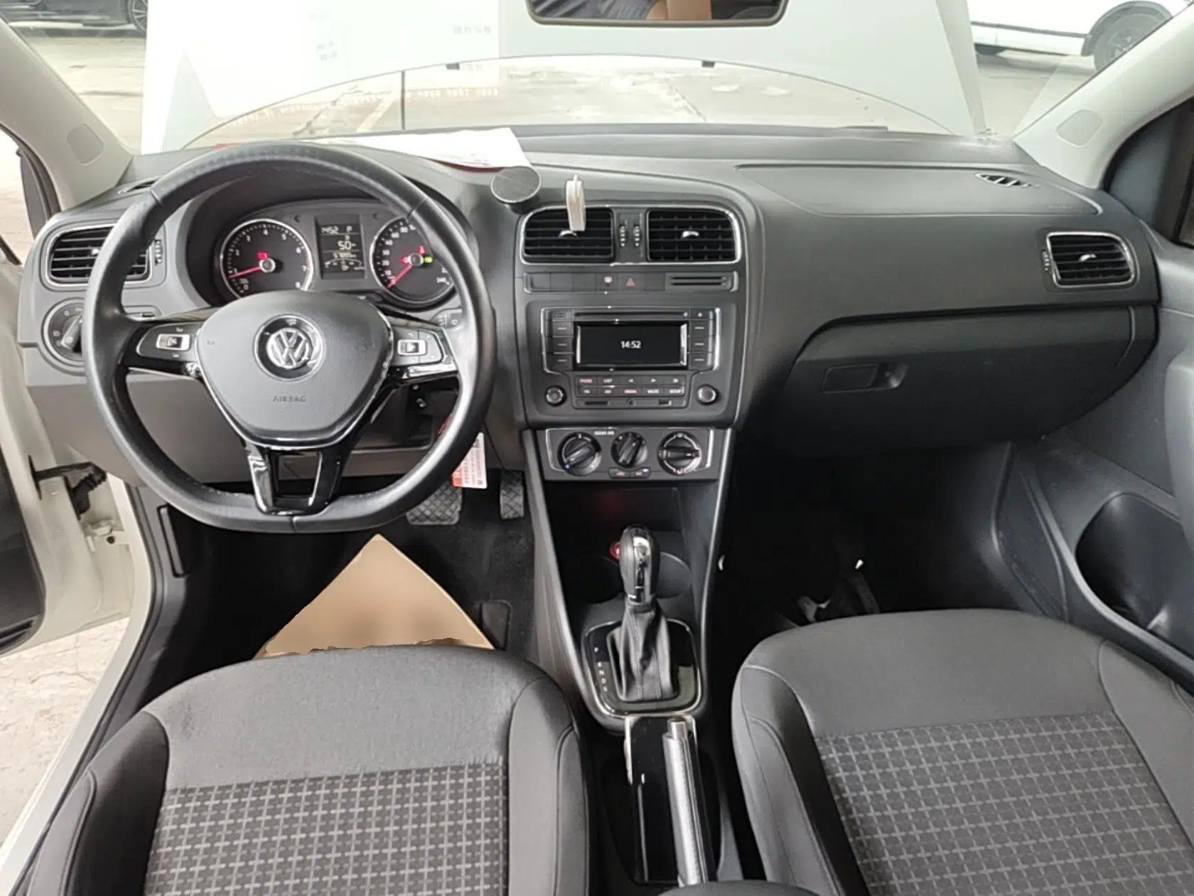 Volkswagen Polo 2016 1.6L Automatic Comfort Model — миниатюра 12