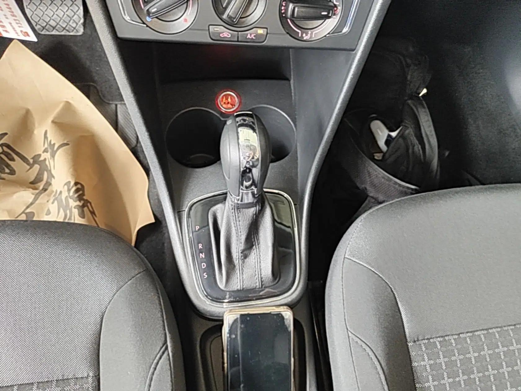 Volkswagen Polo 2016 1.6L Automatic Comfort Model — миниатюра 16