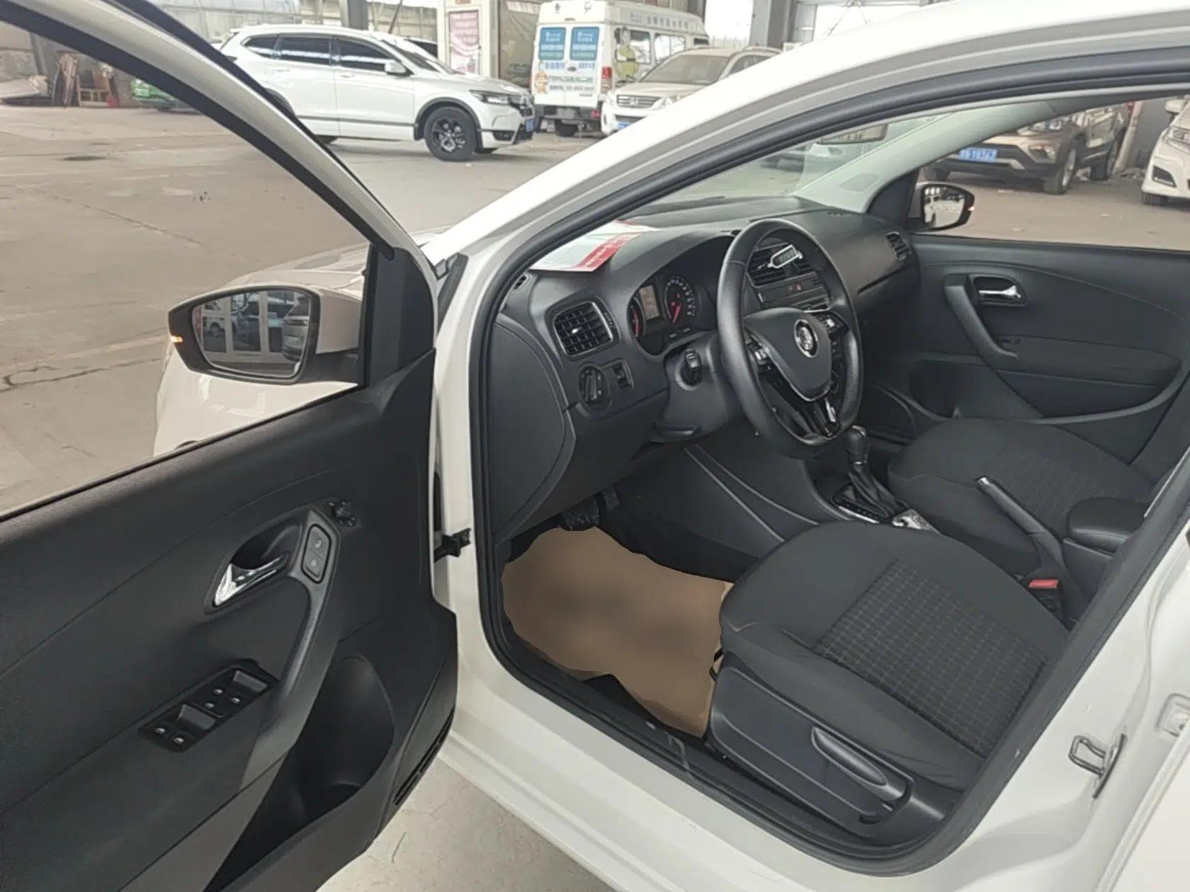 Volkswagen Polo 2016 1.6L Automatic Comfort Model — миниатюра 18