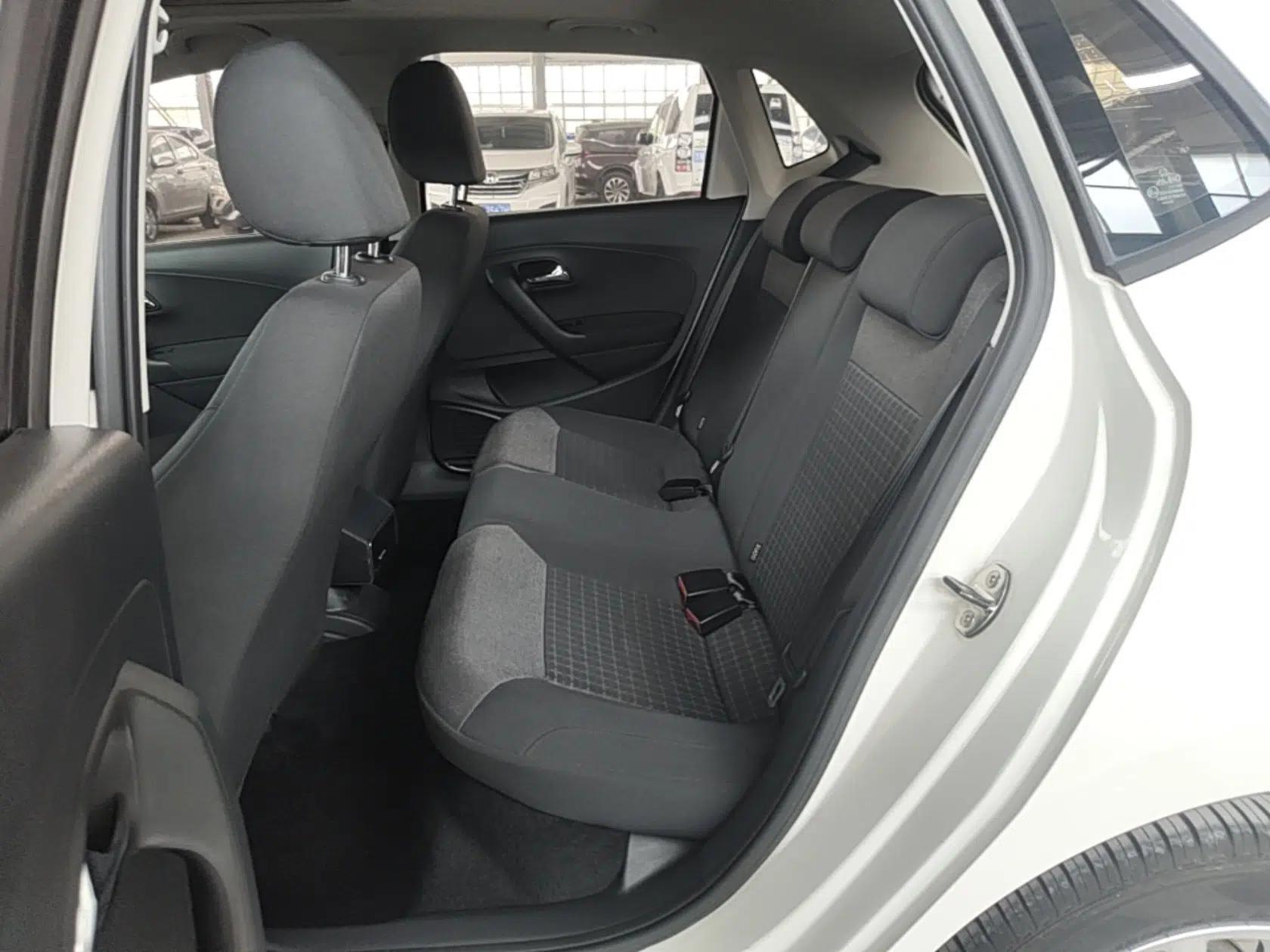 Volkswagen Polo 2016 1.6L Automatic Comfort Model — миниатюра 20