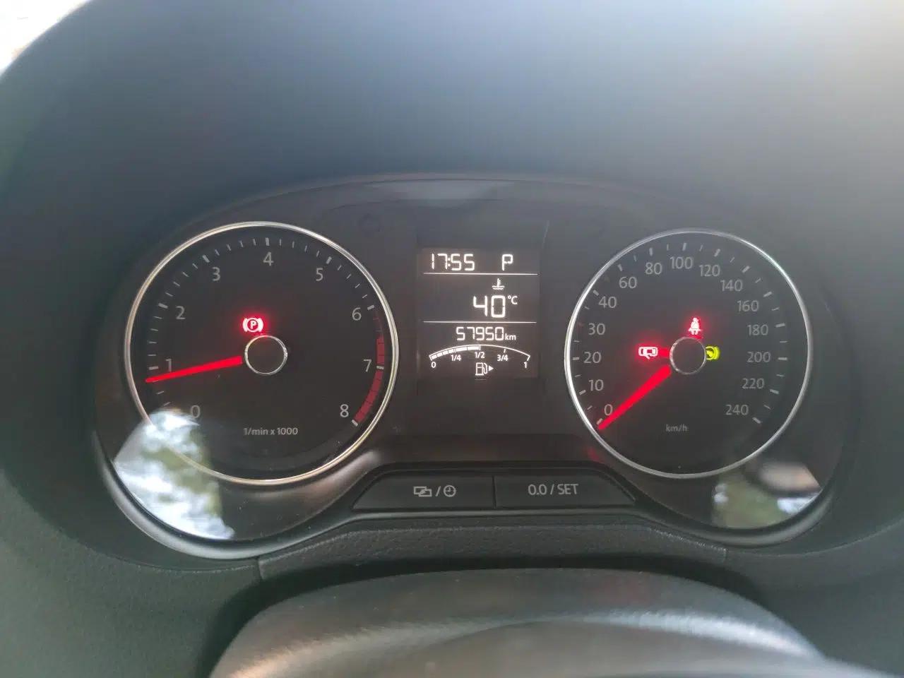Volkswagen Polo 2014 1.4L Automatic Comfort Edition — миниатюра 11