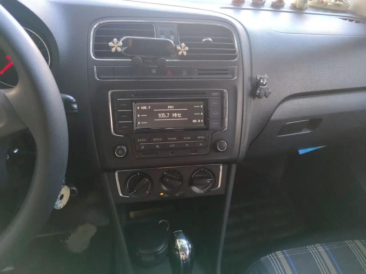 Volkswagen Polo 2014 1.4L Automatic Comfort Edition — миниатюра 13