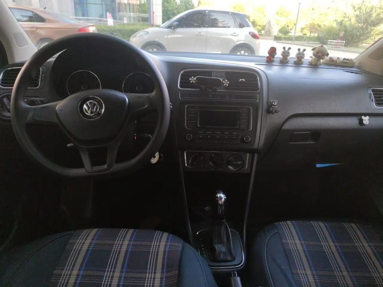 Volkswagen Polo 2014 1.4L Automatic Comfort Edition — миниатюра 9