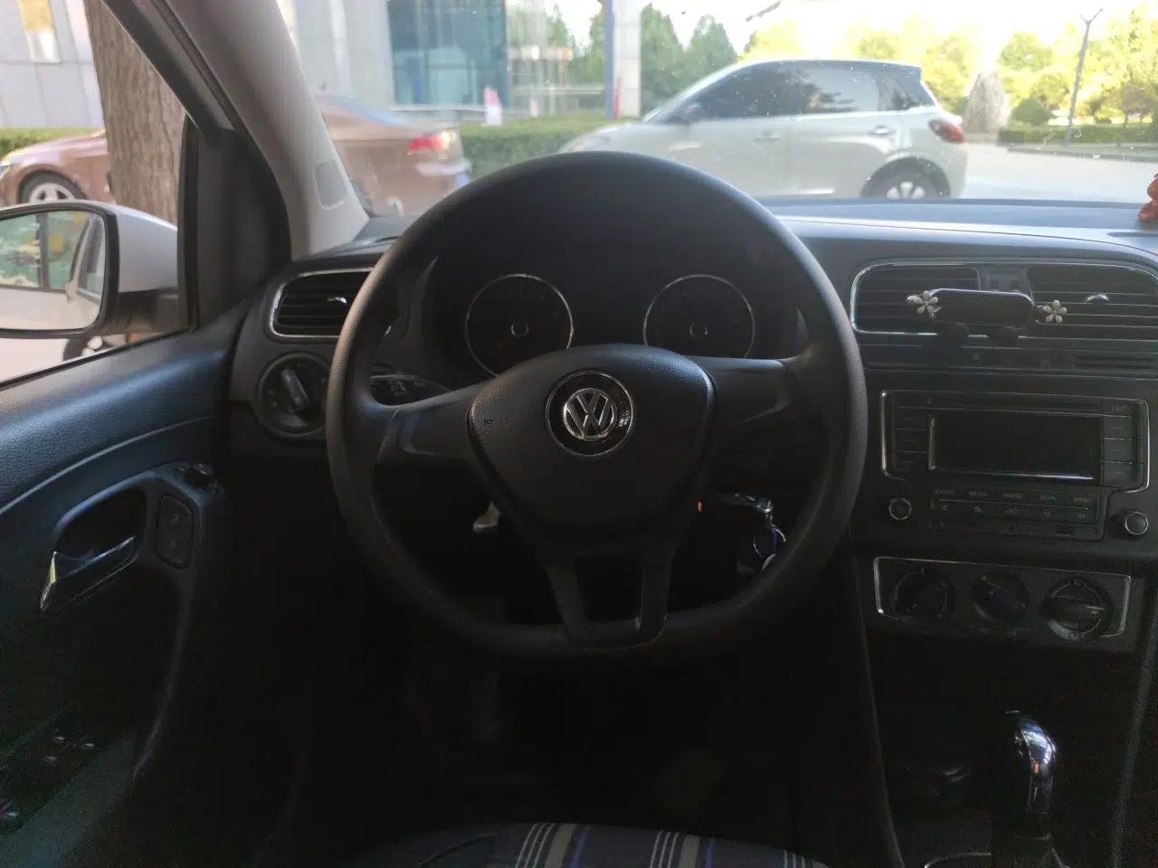 Volkswagen Polo 2014 1.4L Automatic Comfort Edition — миниатюра 10