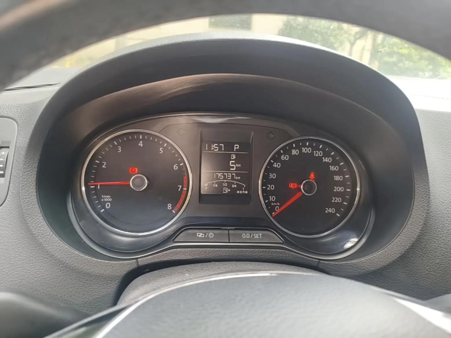 Volkswagen Polo 2018 1.5L Automatic Enjoyment Model — миниатюра 14