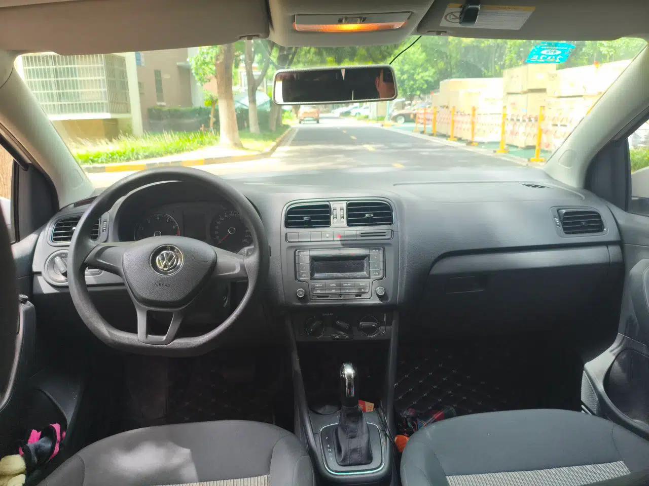 Volkswagen Polo 2016 1.4L Automatic Trendy Model — миниатюра 6