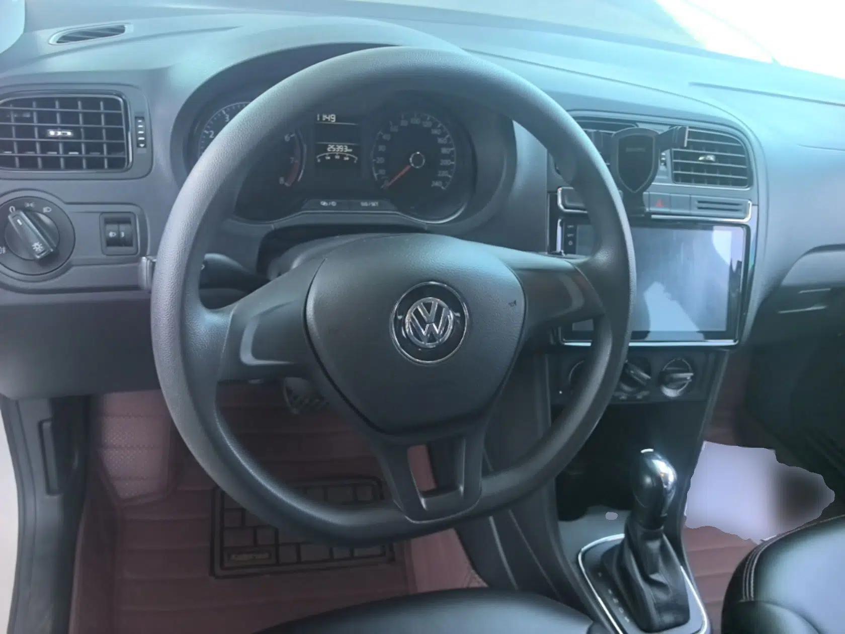 Volkswagen Polo 2016 1.4L Automatic Trendy Model — миниатюра 13