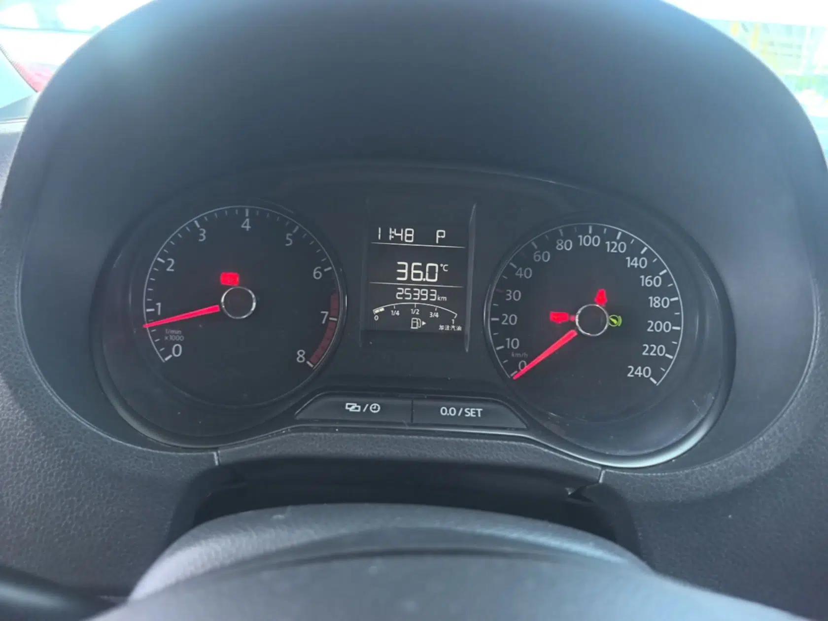 Volkswagen Polo 2016 1.4L Automatic Trendy Model — миниатюра 14