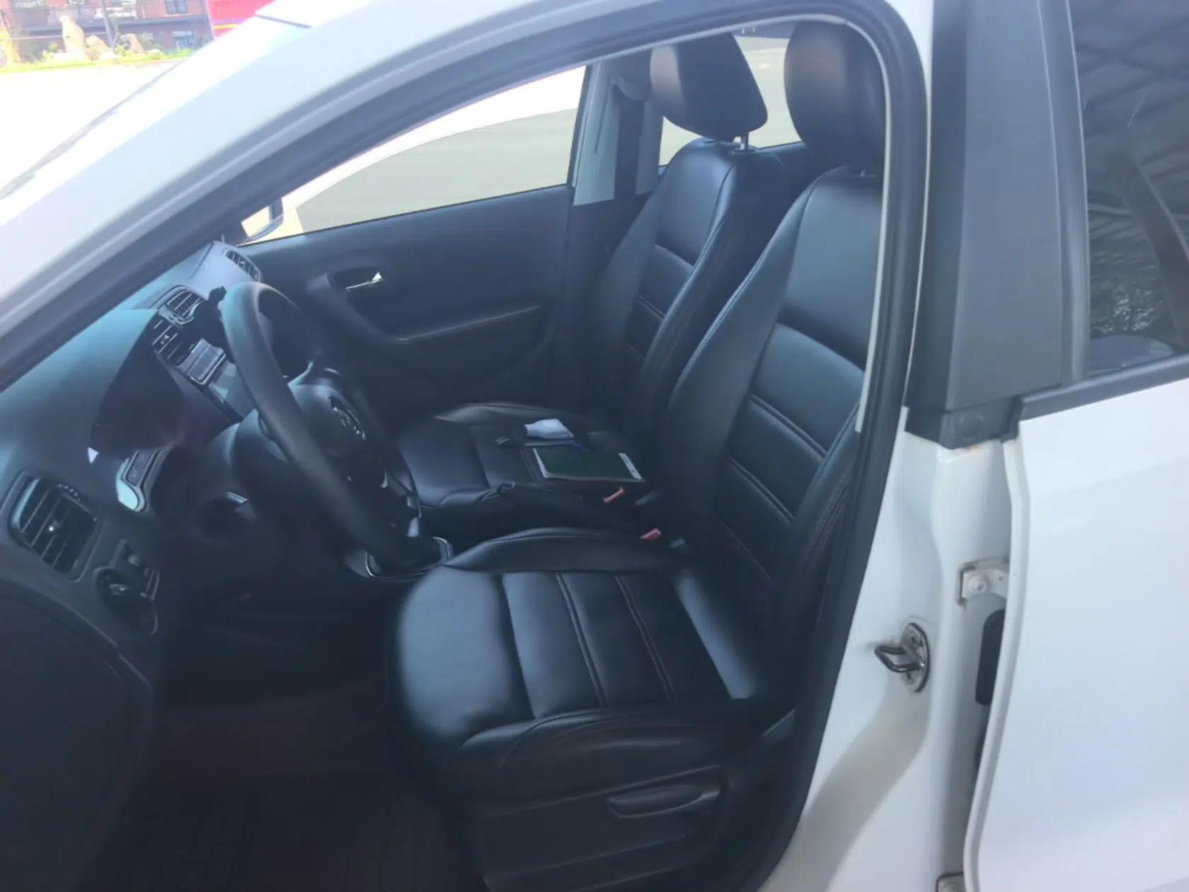 Volkswagen Polo 2016 1.4L Automatic Trendy Model — миниатюра 17