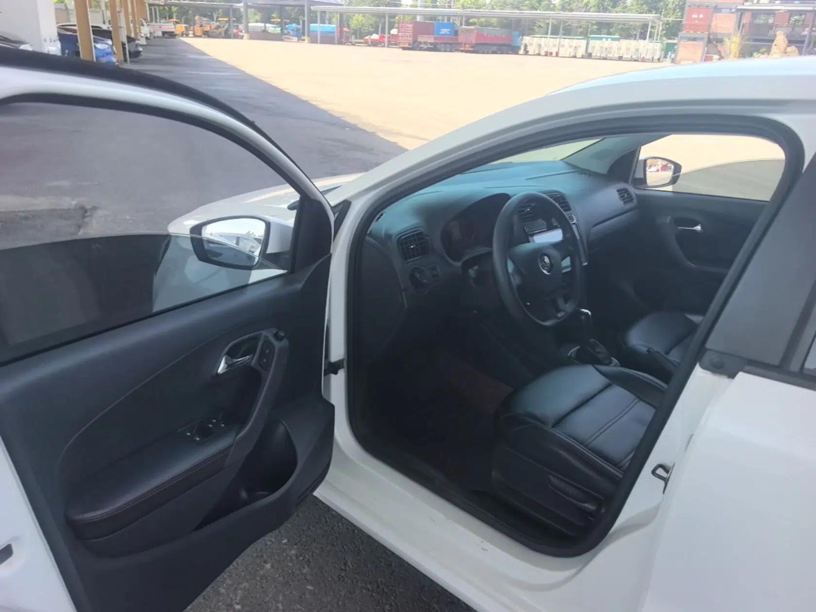 Volkswagen Polo 2016 1.4L Automatic Trendy Model — миниатюра 18