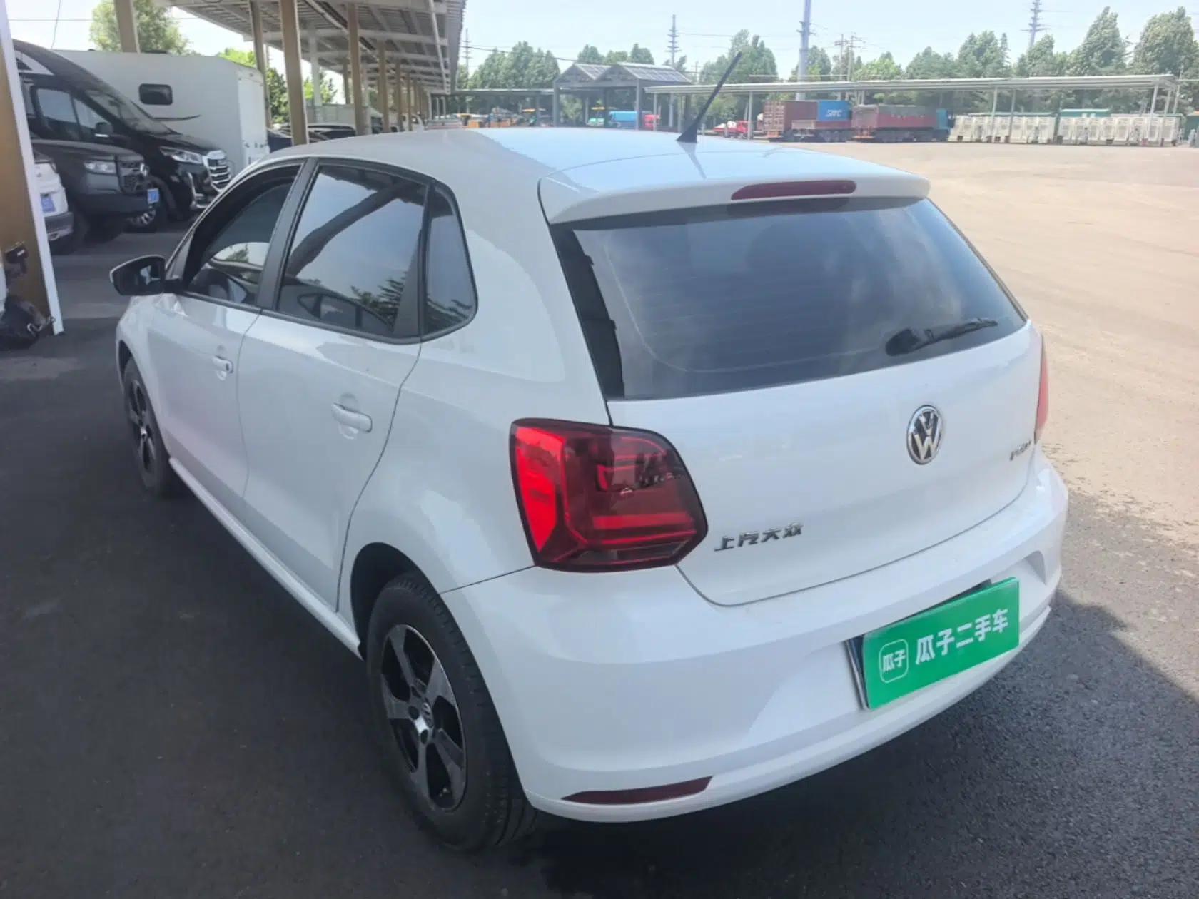 Volkswagen Polo 2016 1.4L Automatic Trendy Model — миниатюра 4