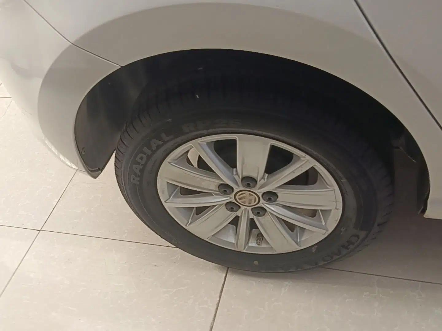 Volkswagen Polo 2016 1.4L Automatic Trendy Model — миниатюра 11