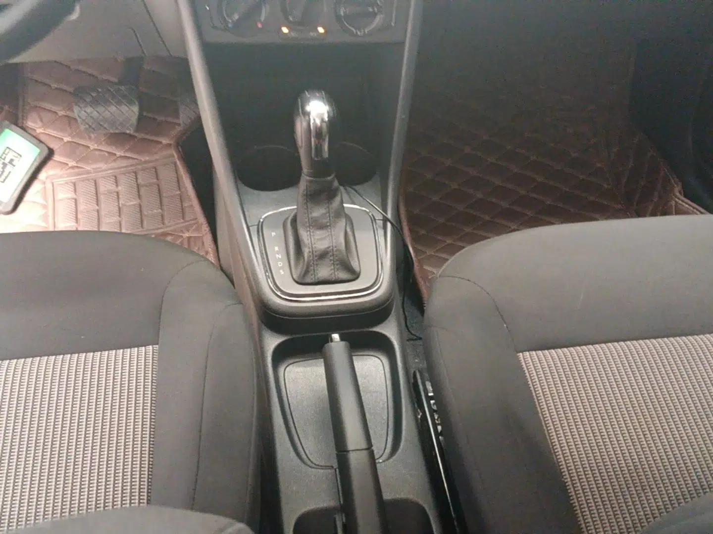 Volkswagen Polo 2016 1.4L Automatic Trendy Model — миниатюра 16