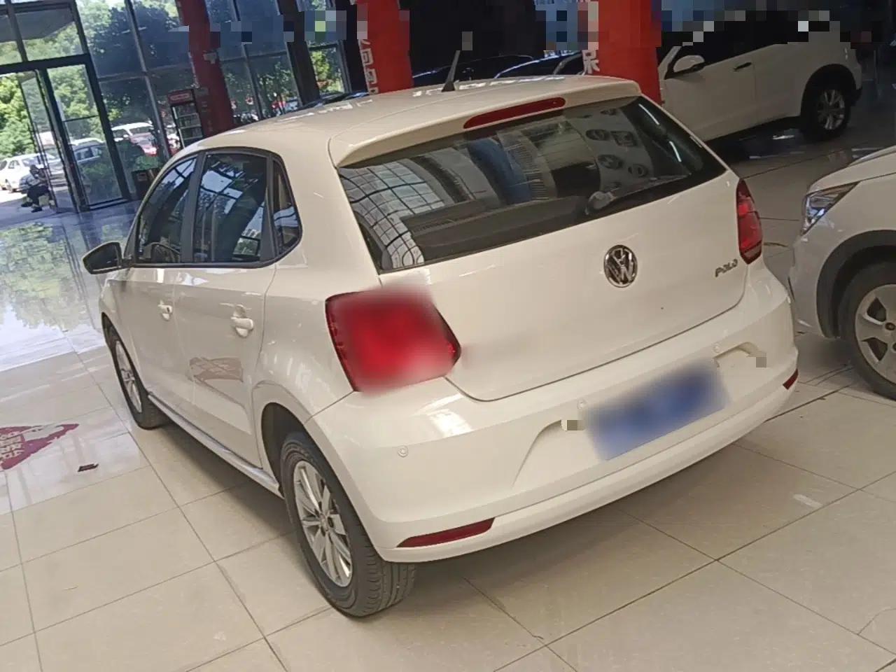 Volkswagen Polo 2016 1.4L Automatic Trendy Model — миниатюра 4