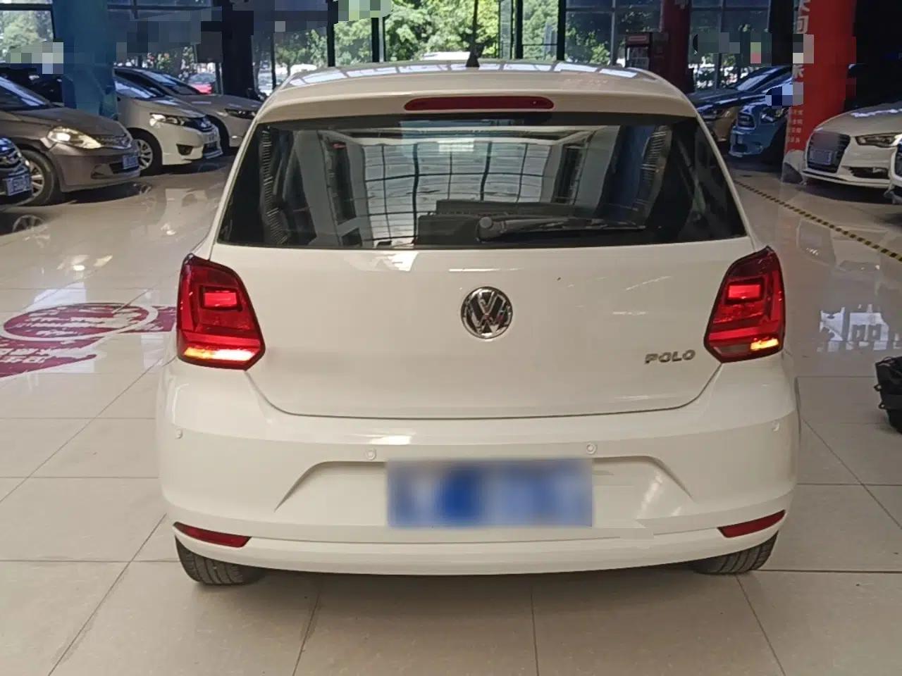 Volkswagen Polo 2016 1.4L Automatic Trendy Model — миниатюра 5