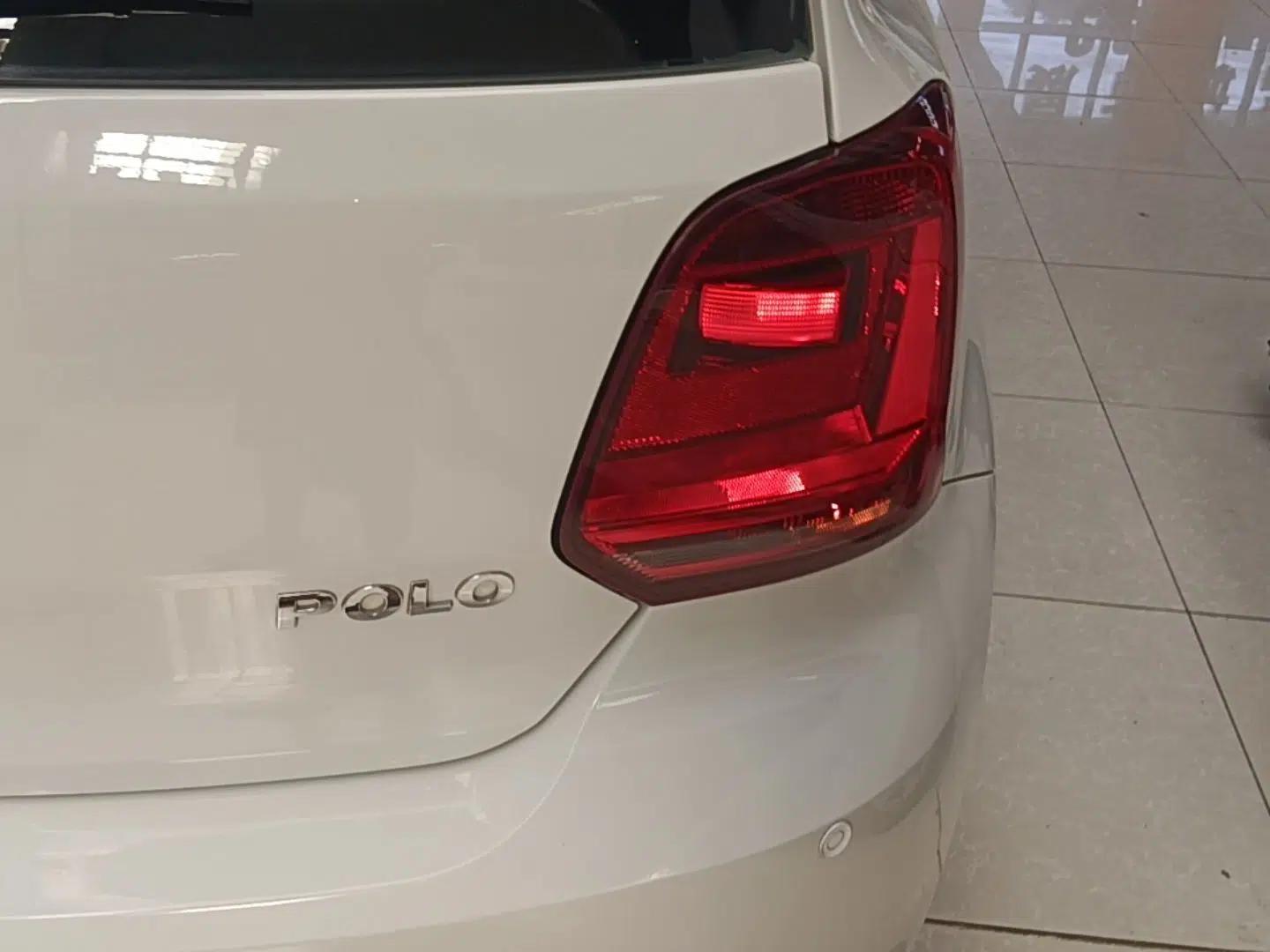 Volkswagen Polo 2016 1.4L Automatic Trendy Model — миниатюра 9