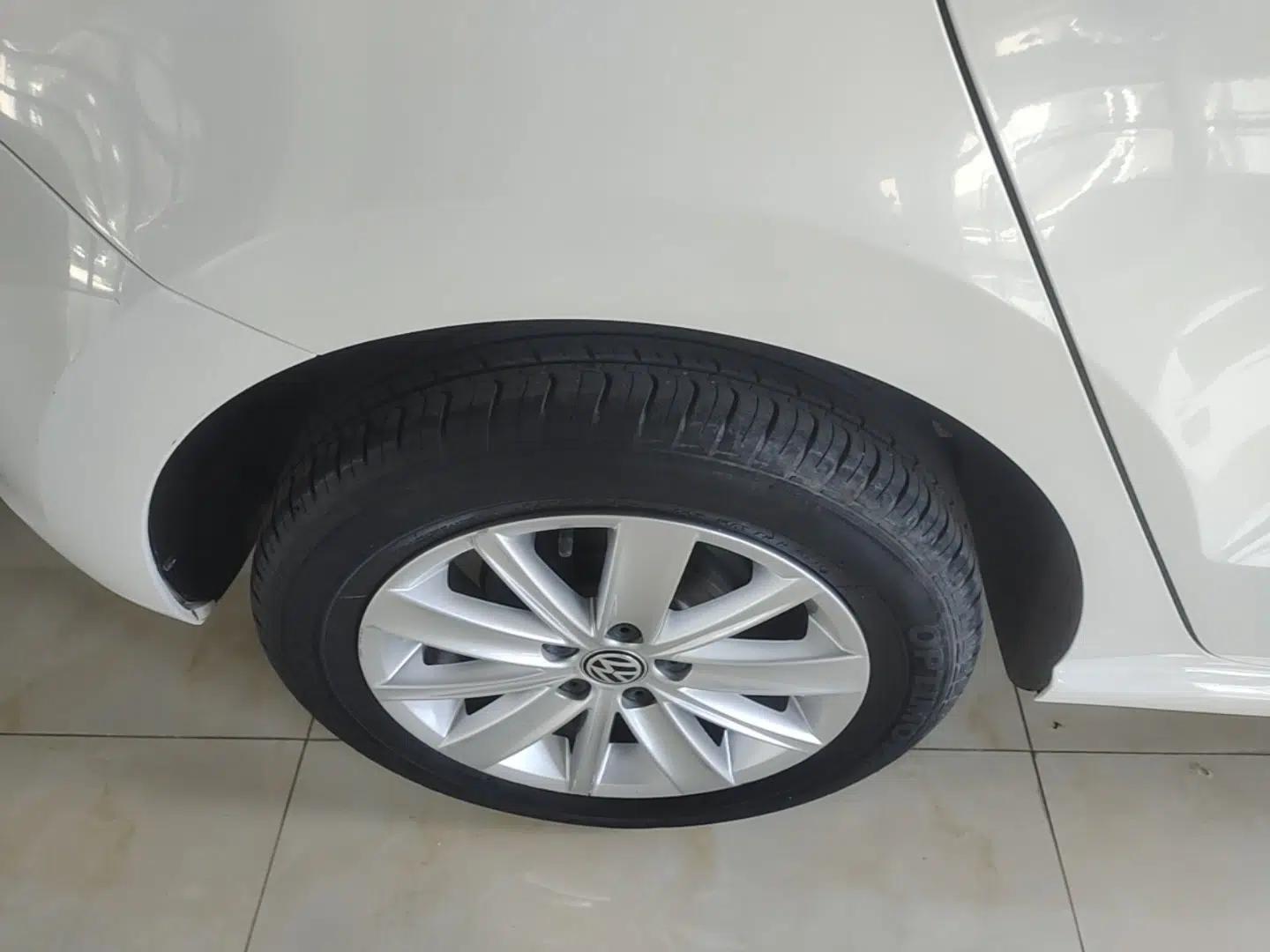 Volkswagen Polo 2014 1.6L Automatic Comfort Edition — миниатюра 11