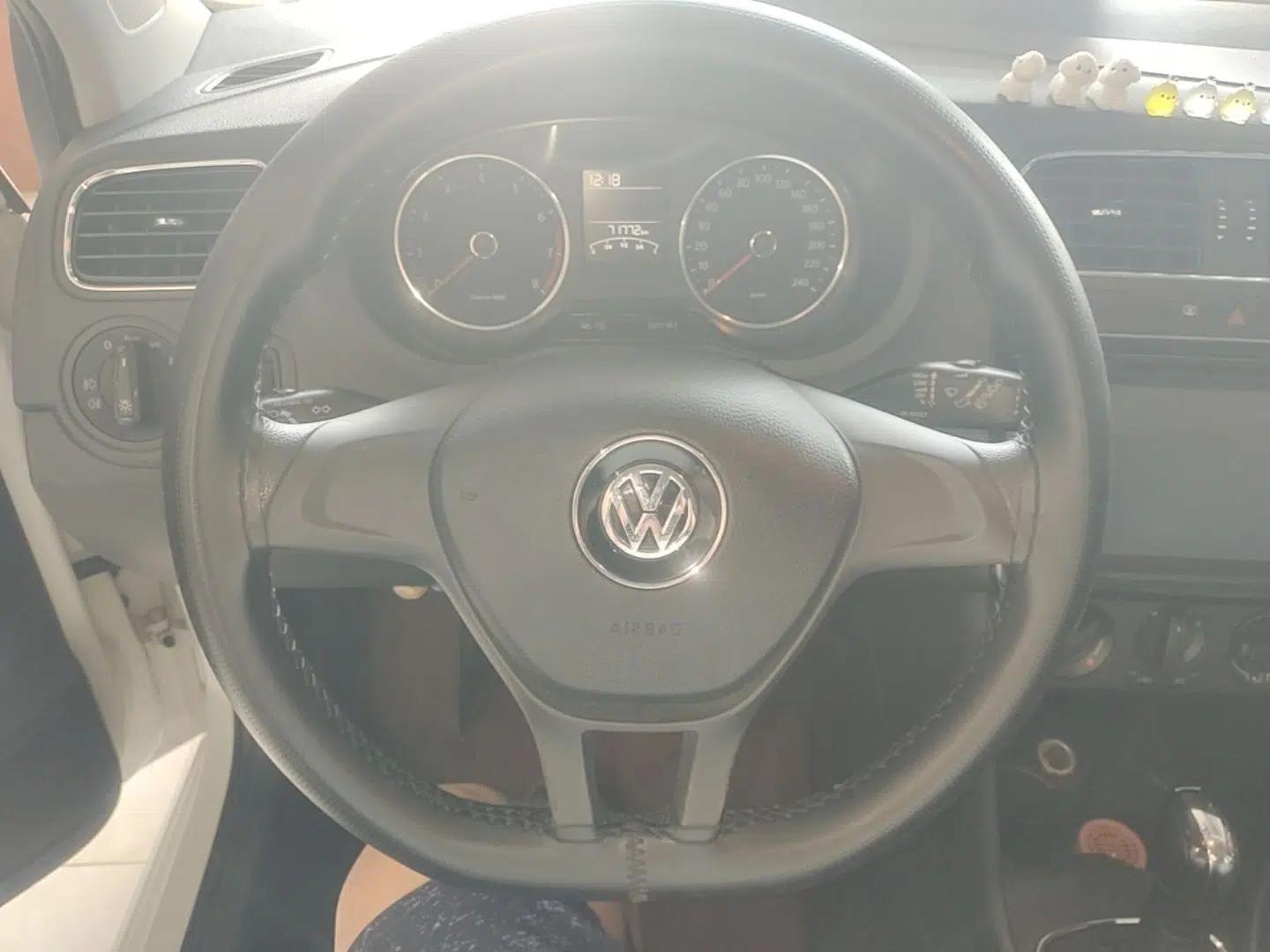 Volkswagen Polo 2014 1.6L Automatic Comfort Edition — миниатюра 13