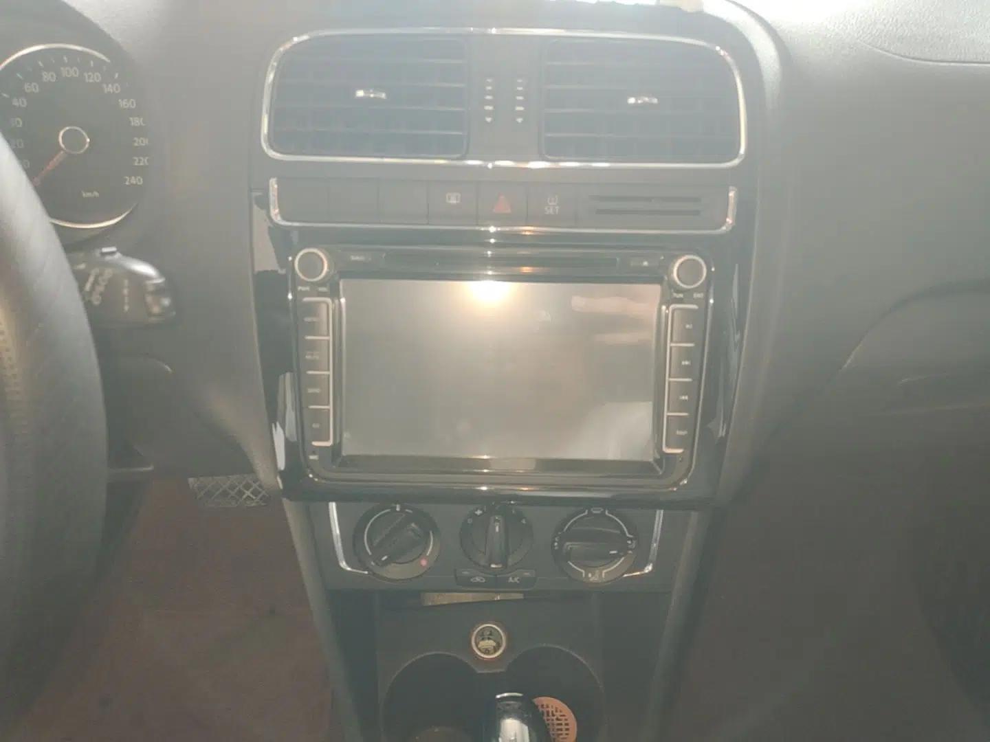 Volkswagen Polo 2014 1.6L Automatic Comfort Edition — миниатюра 15