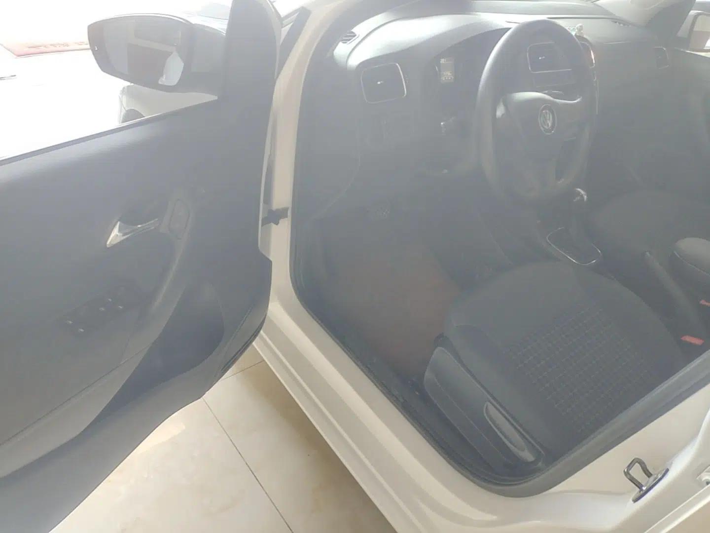 Volkswagen Polo 2014 1.6L Automatic Comfort Edition — миниатюра 18
