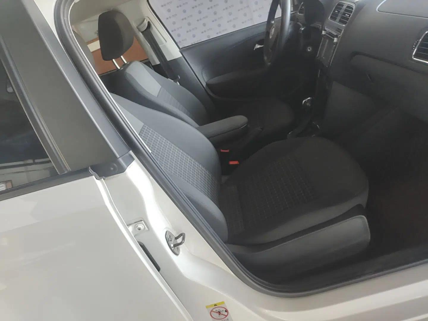 Volkswagen Polo 2014 1.6L Automatic Comfort Edition — миниатюра 19