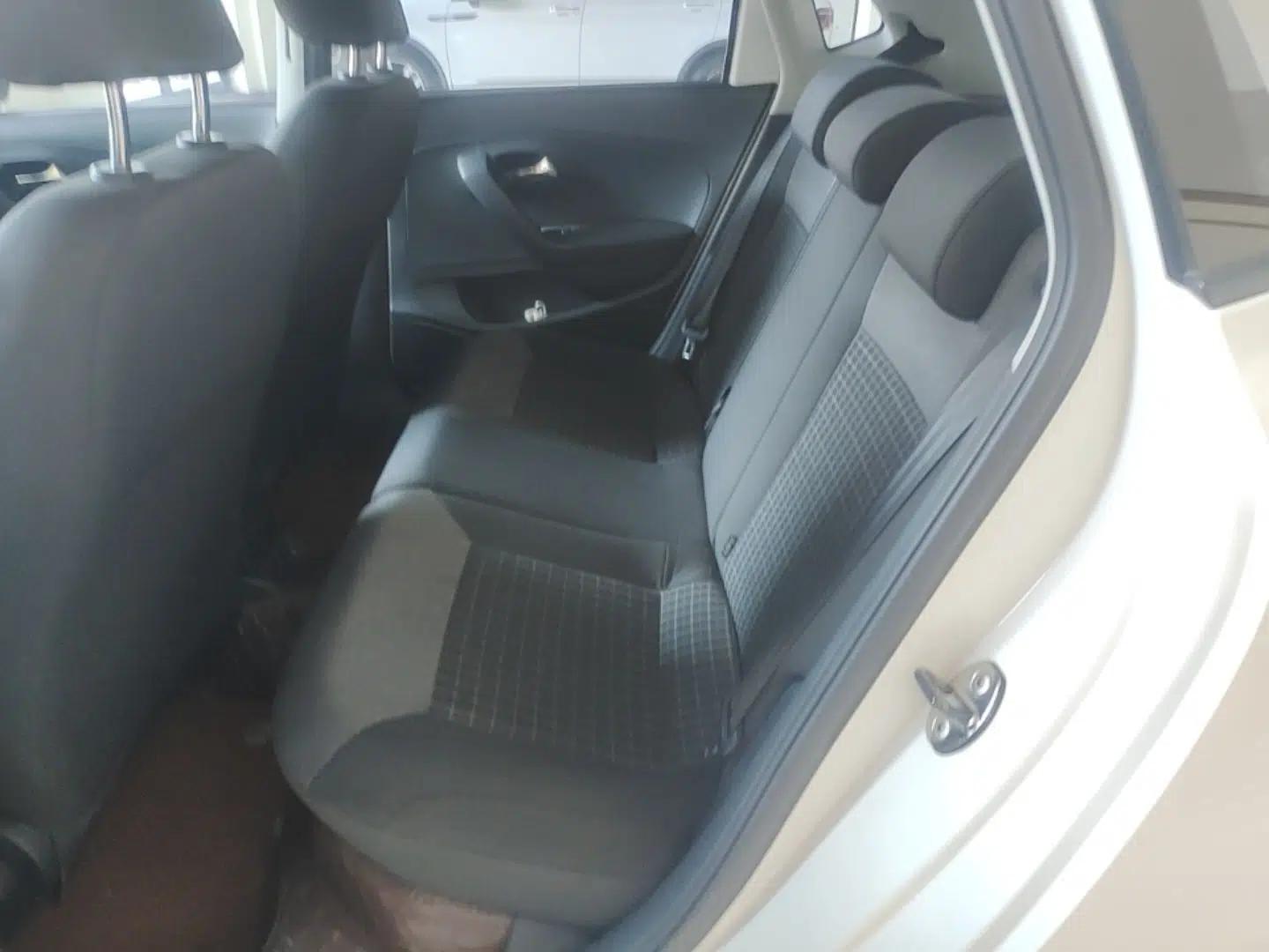 Volkswagen Polo 2014 1.6L Automatic Comfort Edition — миниатюра 20
