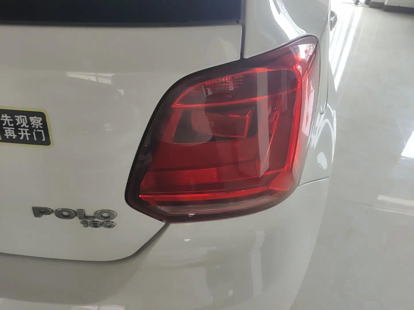 Volkswagen Polo 2014 1.6L Automatic Comfort Edition — миниатюра 9