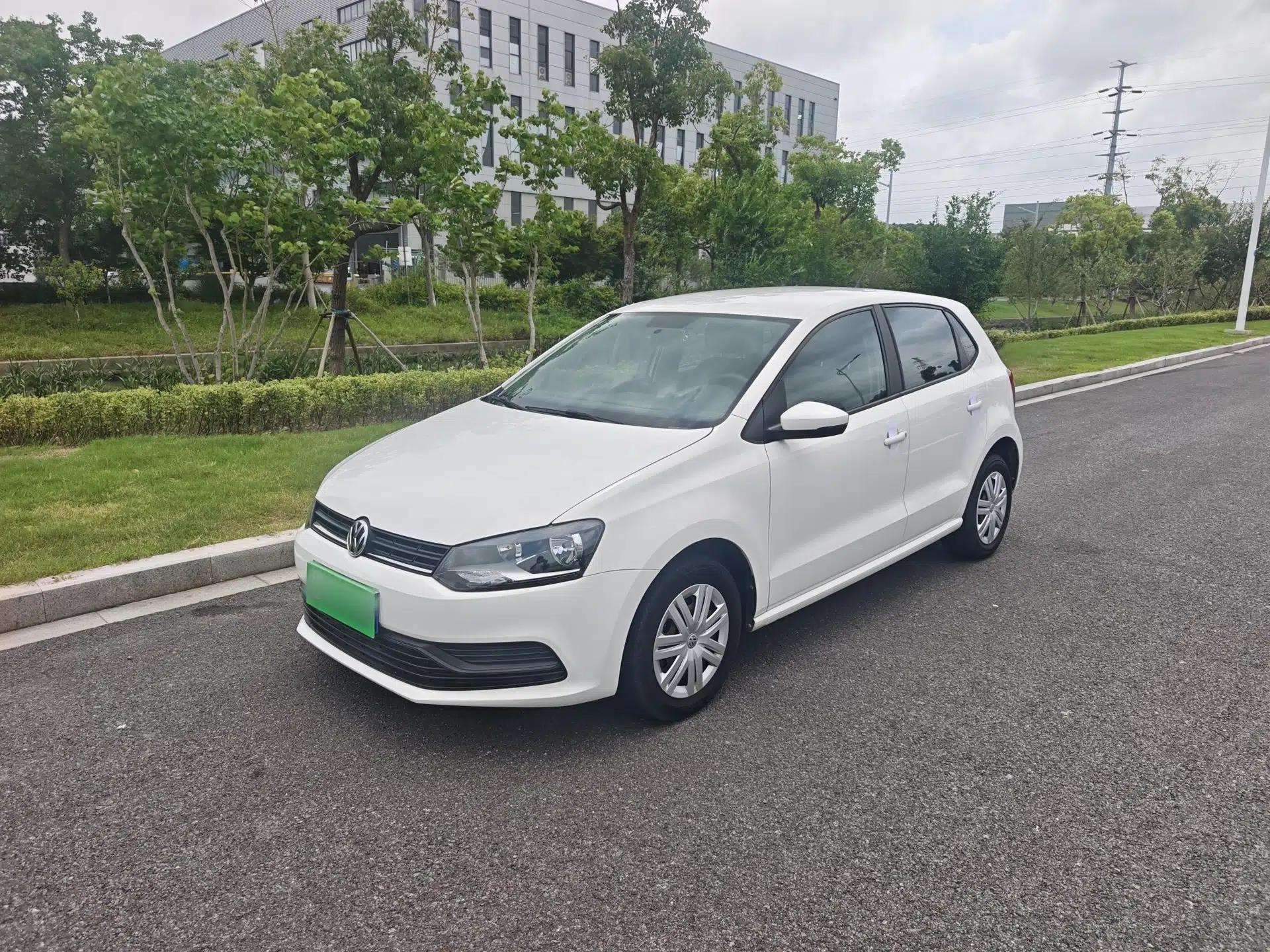 Volkswagen Polo 2014 1.4L Manual Fashion Edition — миниатюра 1