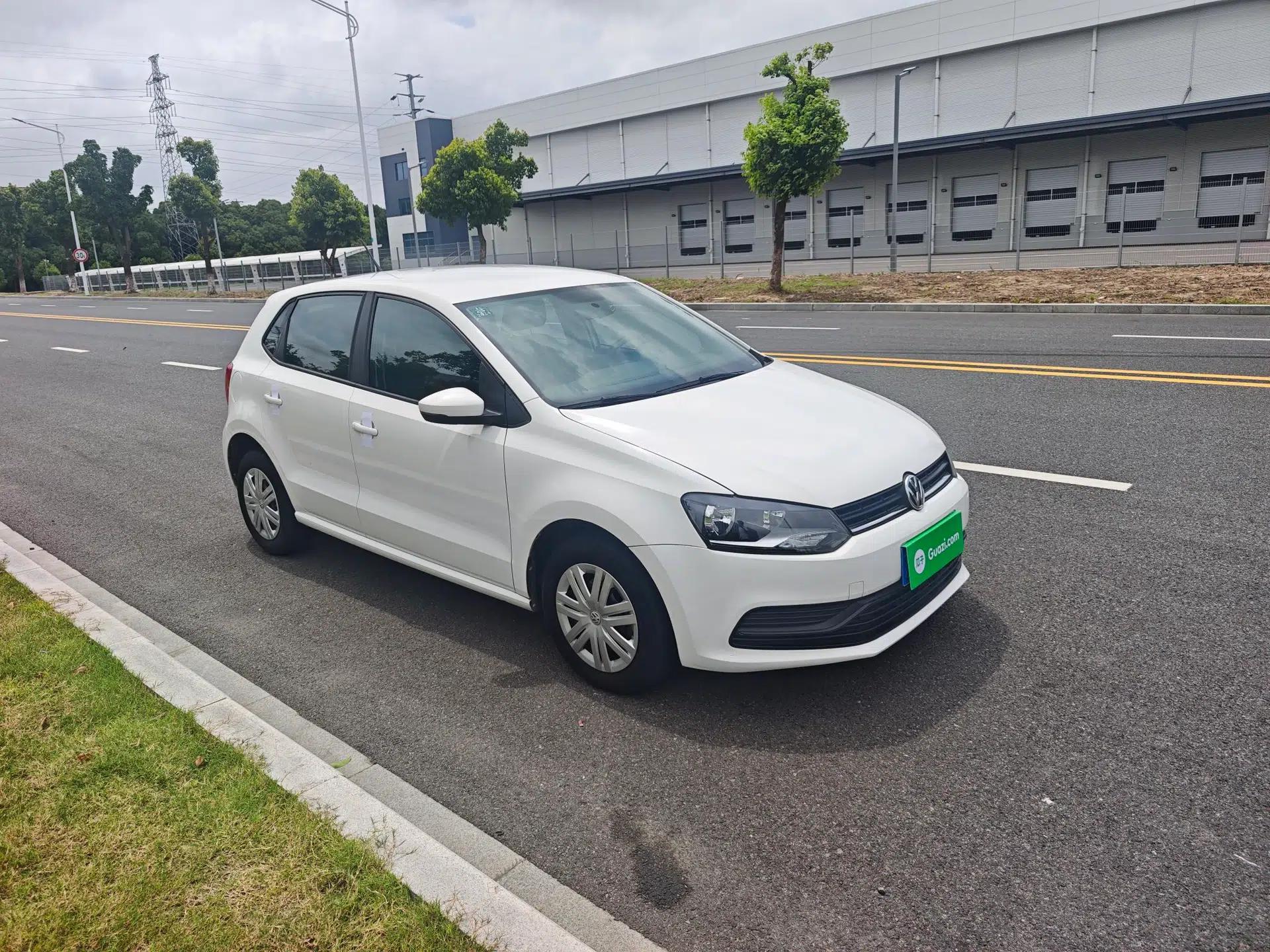 Volkswagen Polo 2014 1.4L Manual Fashion Edition — миниатюра 15