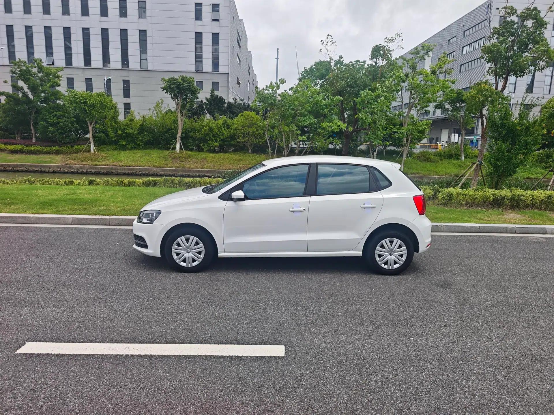 Volkswagen Polo 2014 1.4L Manual Fashion Edition — миниатюра 16