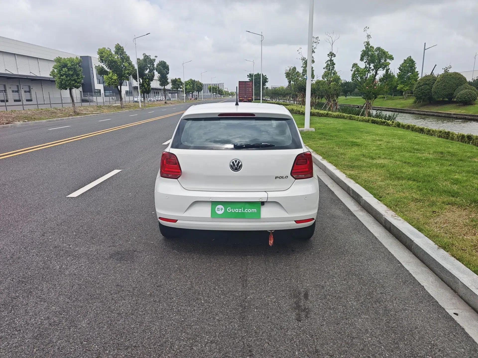 Volkswagen Polo 2014 1.4L Manual Fashion Edition — миниатюра 18