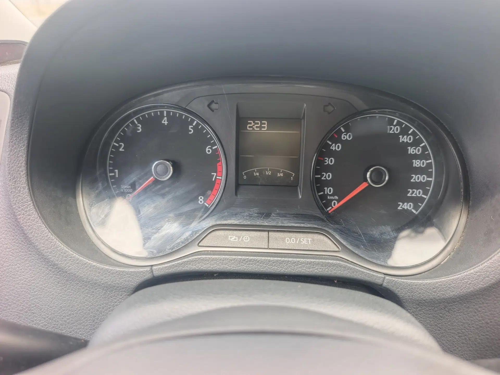 Volkswagen Polo 2014 1.4L Manual Fashion Edition — миниатюра 22