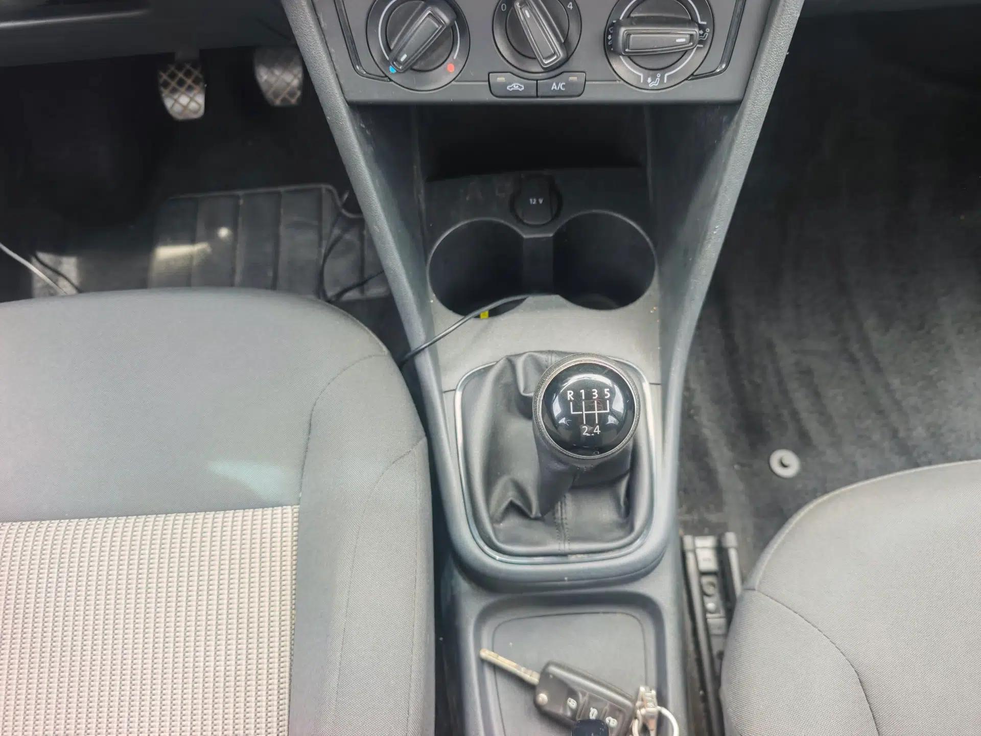 Volkswagen Polo 2014 1.4L Manual Fashion Edition — миниатюра 25